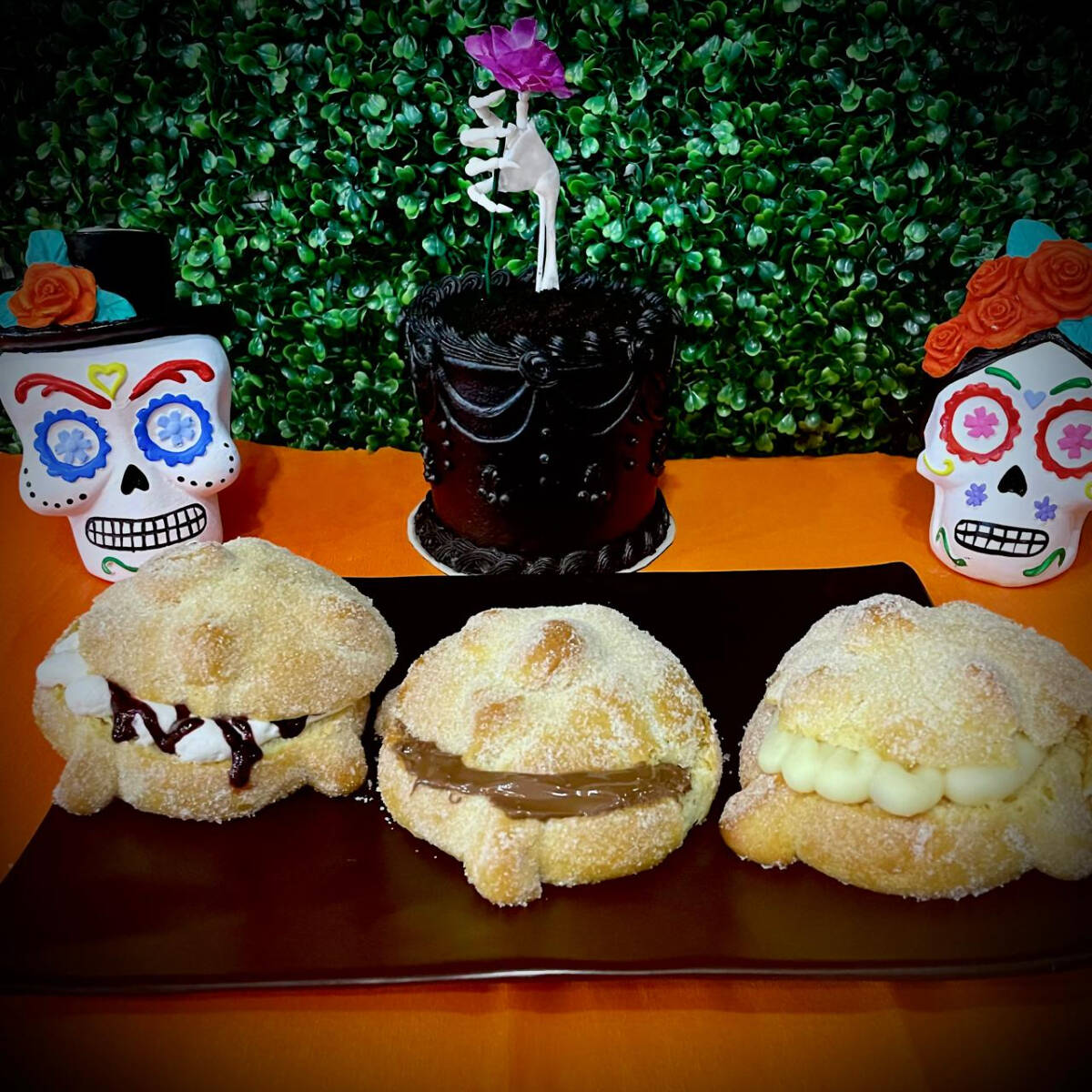 Pan de Muerto Relleno