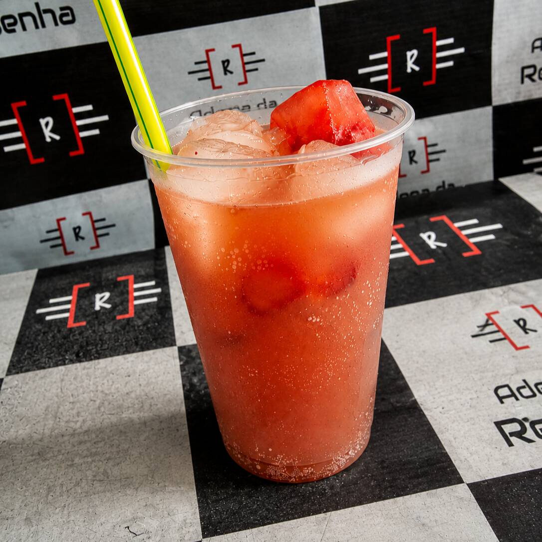 Nada combina mais com o seu dia do que uma caipirinha gelada. Peça agora!