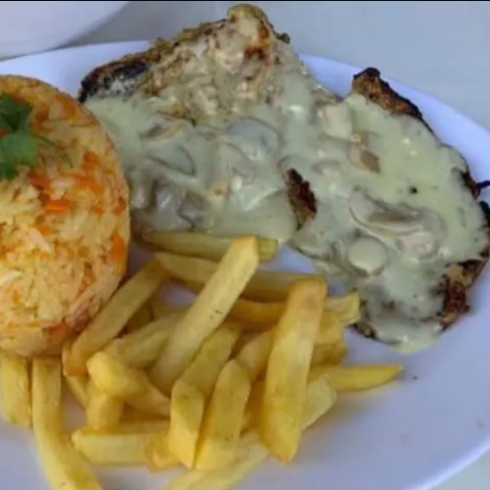 Pechuga Gratinada + Papas Francesas
