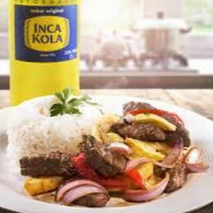 Lomo Saltado con Inca Kola 500 ml