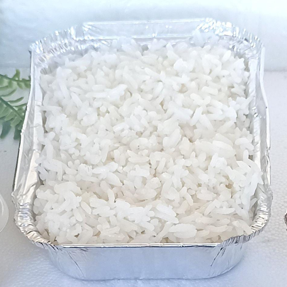 Arroz branco fresquinho pronto para acompanhar qualquer prato. Simples, prático e delicioso.