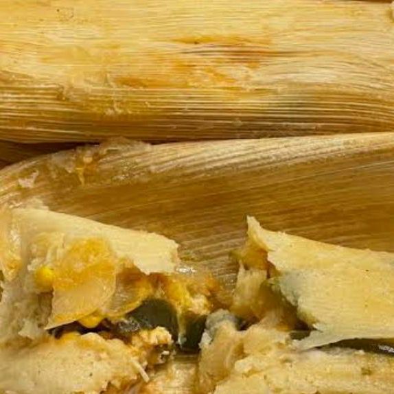 Tamal de Rajas con Queso