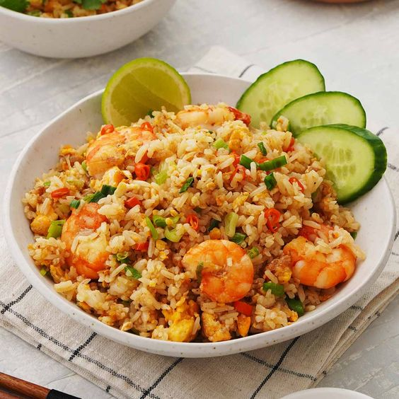 Arroz Thai con Camarones y Pollo + 1 Gaseosa 250ml
