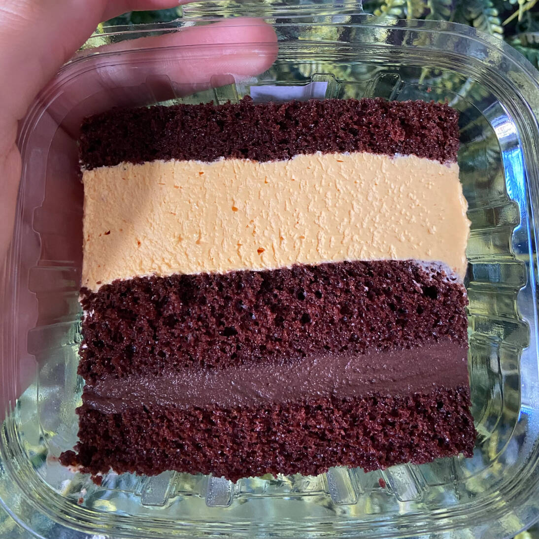 A combinação mais amada!!! bolo de chocolate, recheio de creme de chocolate intenso e mousse ARTIFICIAL de maracujá (feita com base para sorvete - não contem sementes)