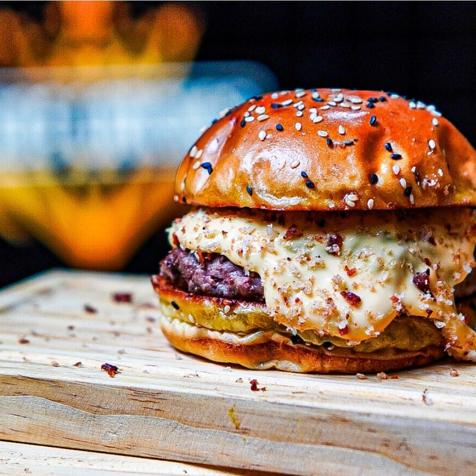 Pão Prime, Farofa De Bacon, Cheddar Cremoso, Smassh 80g, Cebola Carameliizada,