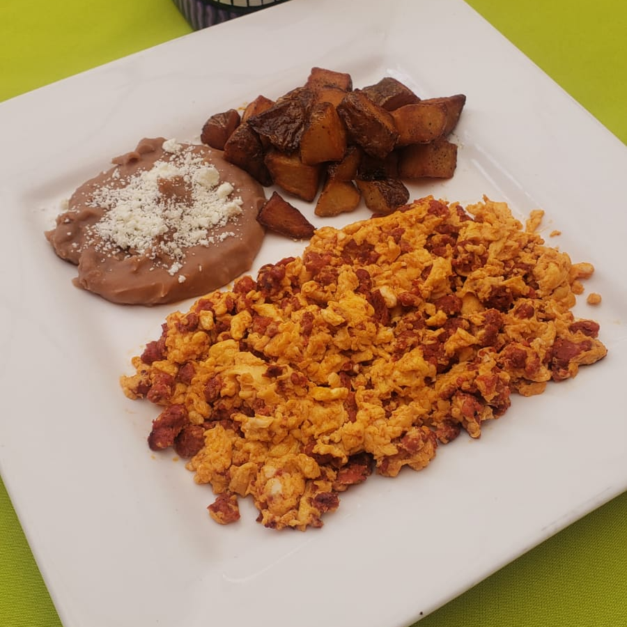 Huevos con Chorizo