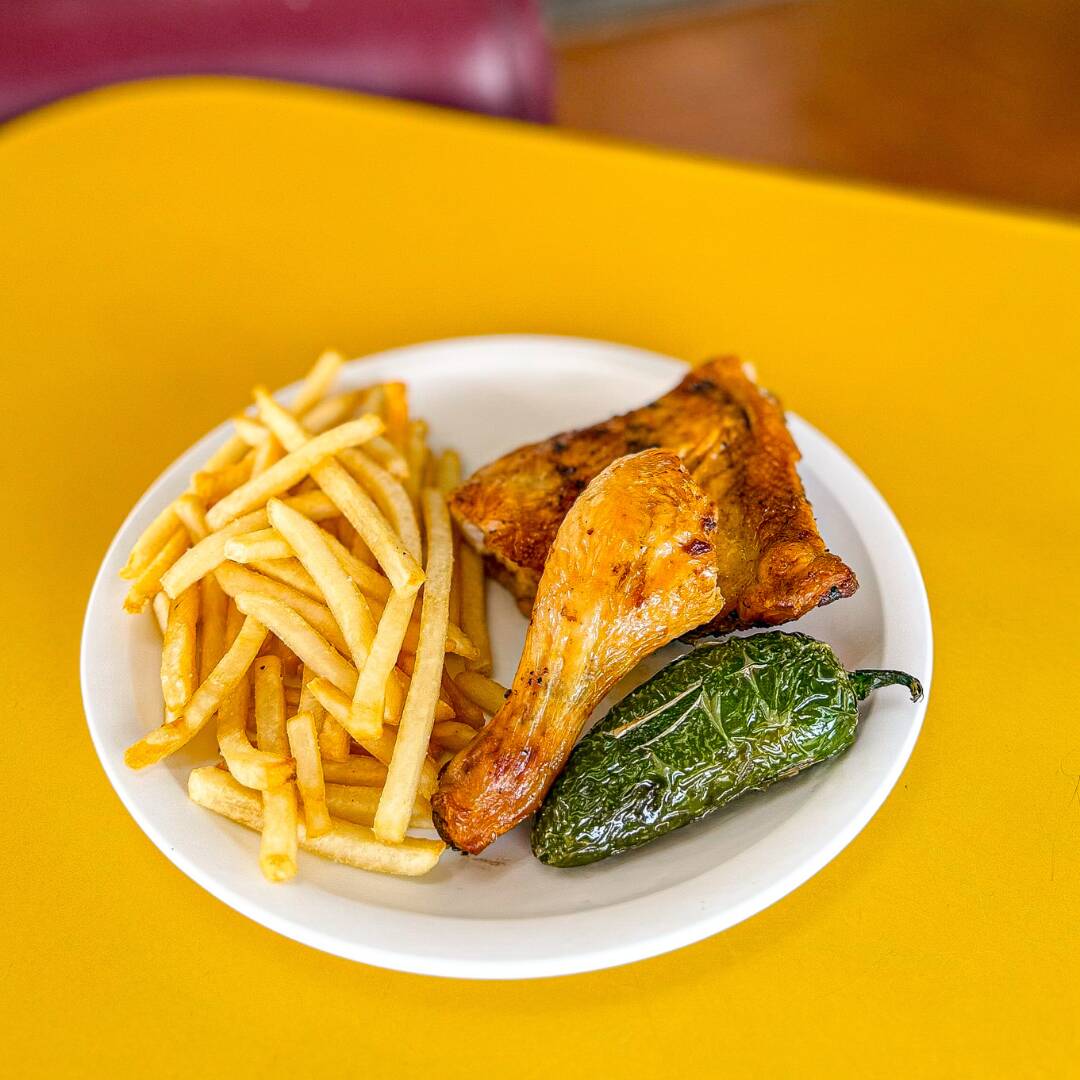 Box Lunch 1/4 Pollo con Papas (Pechuga y Ala)