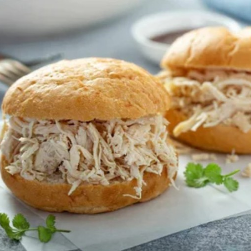 Sanguche Pan con Pollo Deshilachado