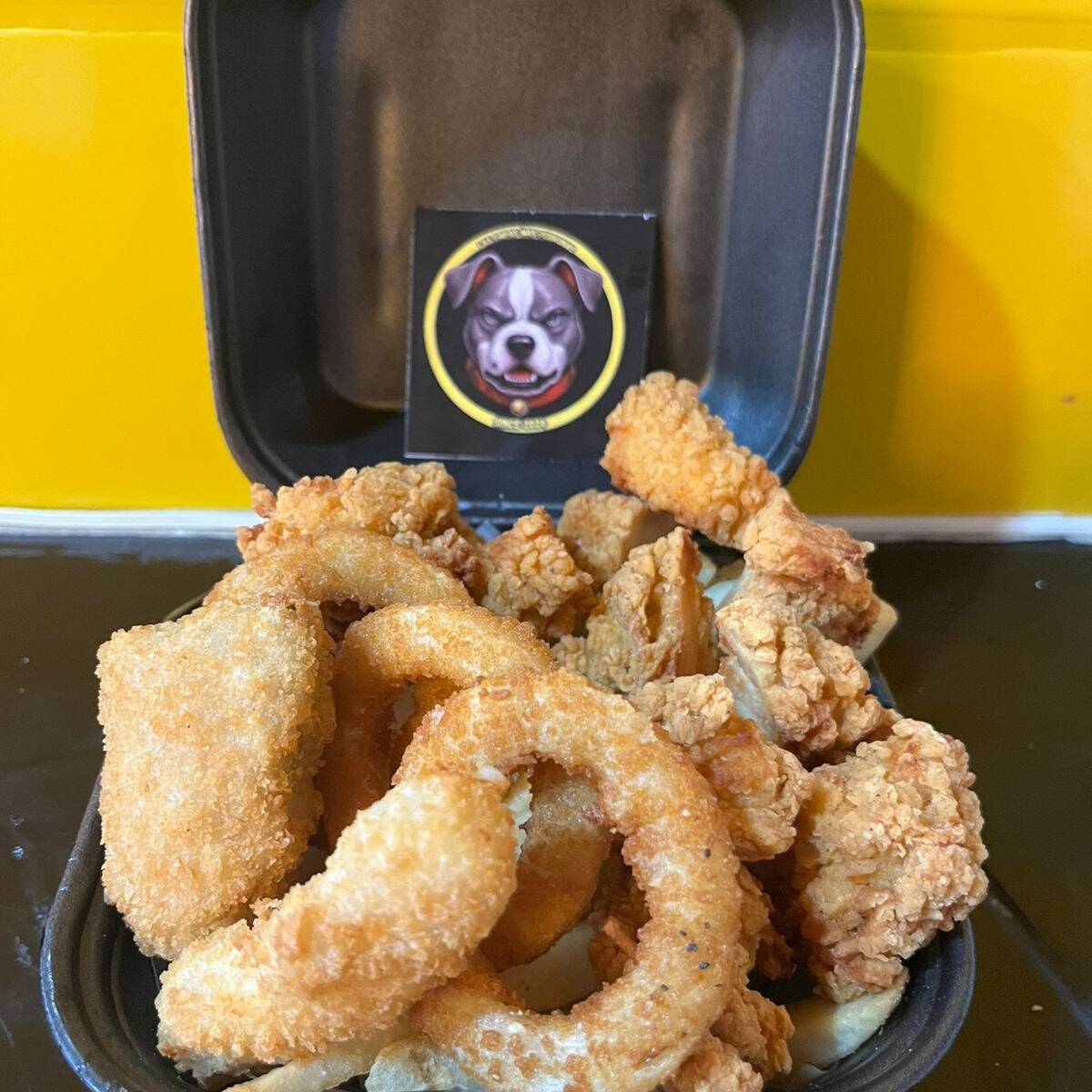 CAJA MAS PERRONA