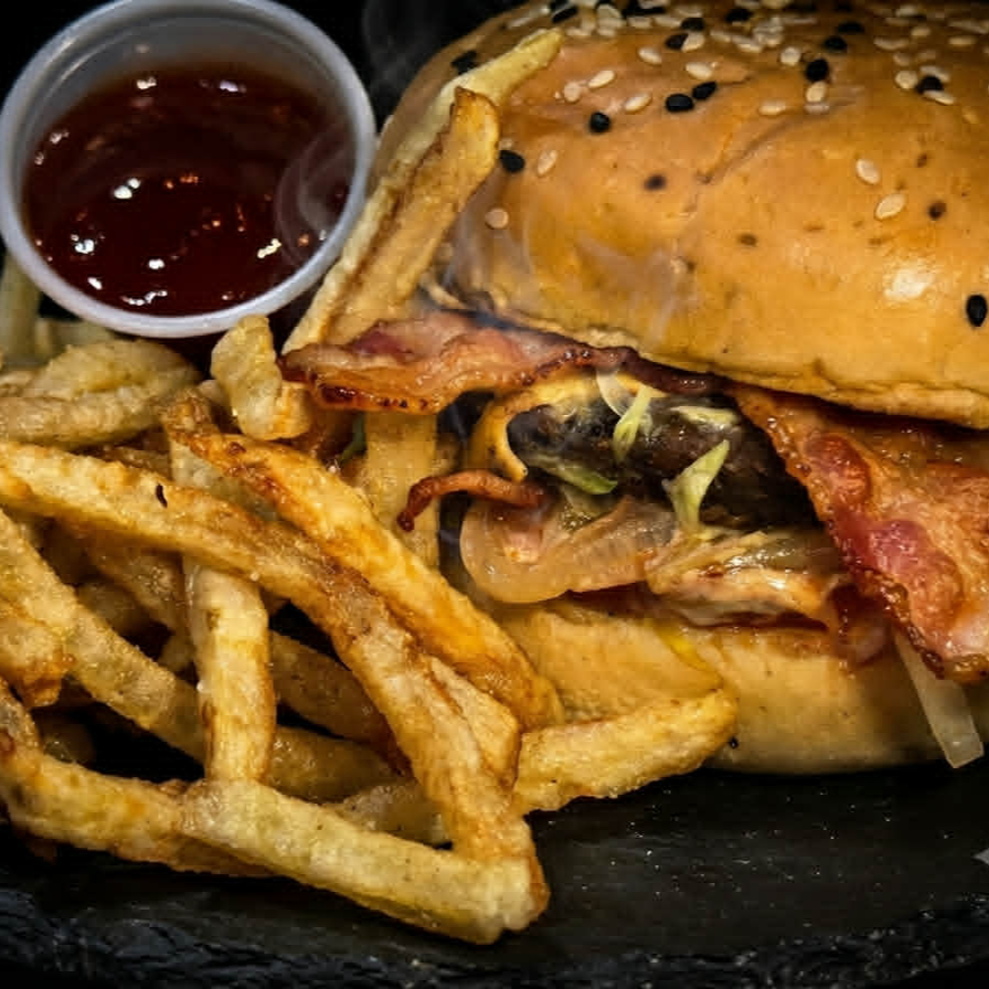 Hamburguesa con Tocino y con Papas