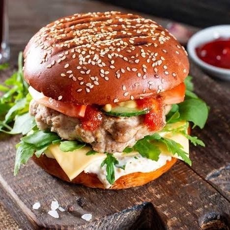 CHICKEN BURGER MEXICANA 🐔 🥚 DE $130 A $110