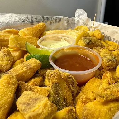 Isca de tilápia acompanhada de batata ou mandioca, um combo que une o melhor dos sabores do mar e da terra. 500g de Tilápia 500g de Batata