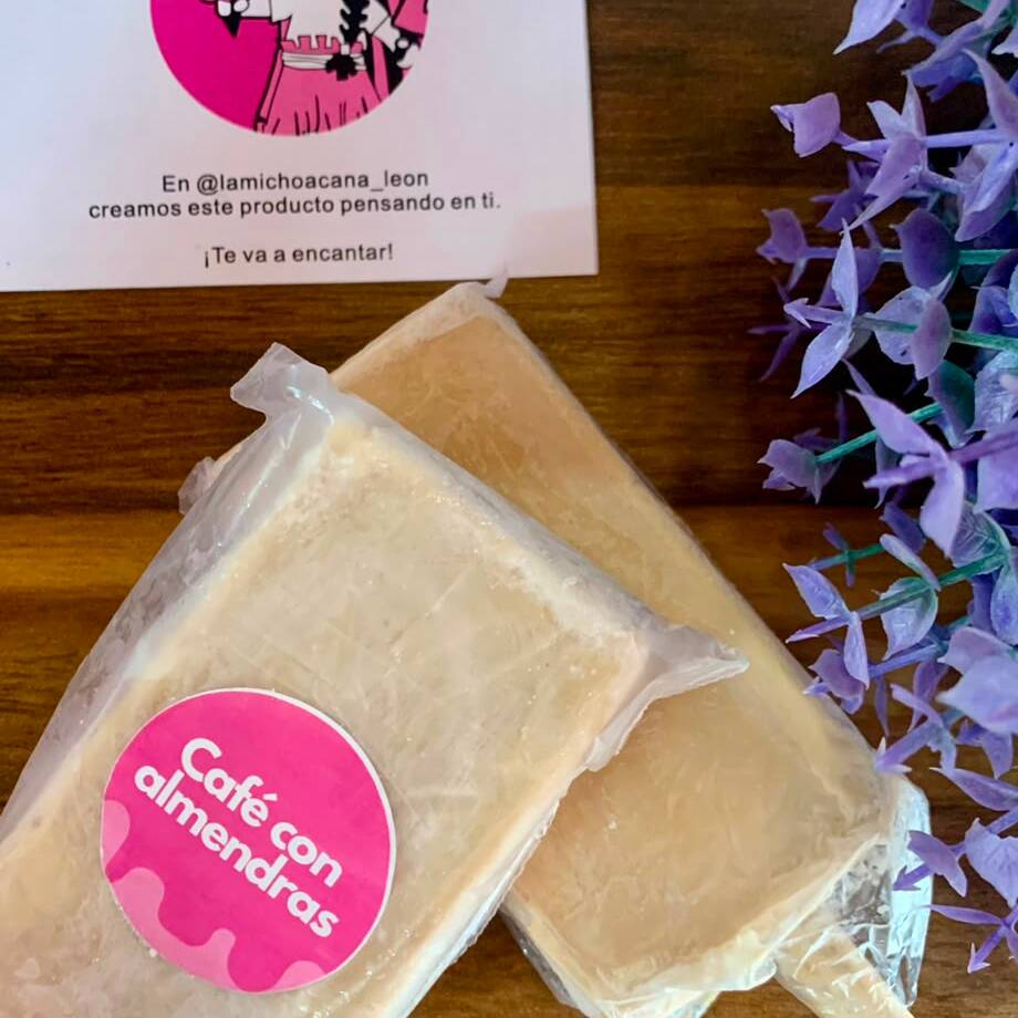 Paleta de Cafe con Almendras.