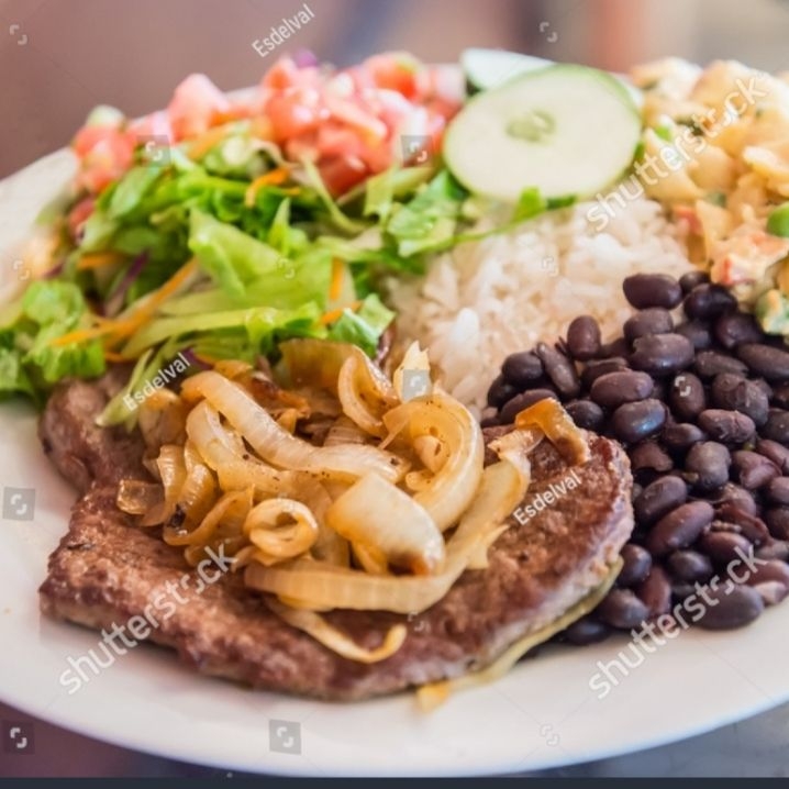 Casado Con Bisteck y Fresco