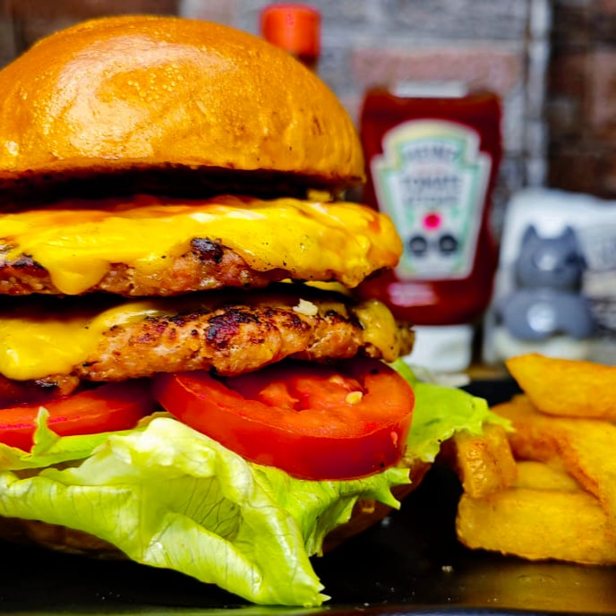 Hamburguesa DOBLE DOBLE incluye Papas