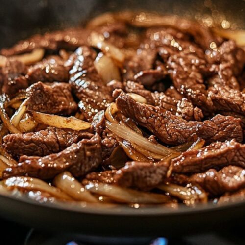 Feijão mulato, arroz, macarrão, farofa e vinagrete.