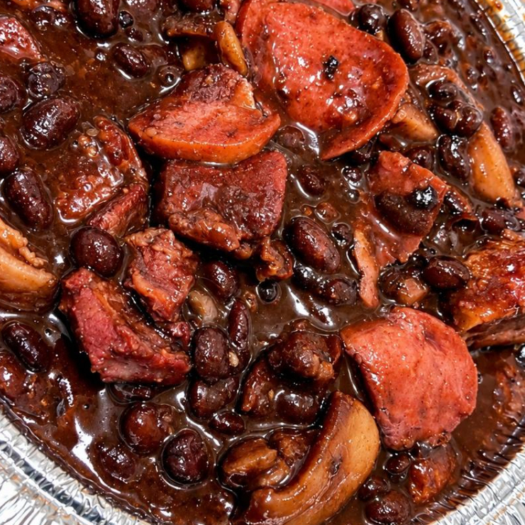 Arroz Branco, Feijão Preto , Costelinha Suina ,Carne Seca ,Pe Suino , Calabresa Acompanha: Salada De Couve ,Torresmo E Farofa Caseira