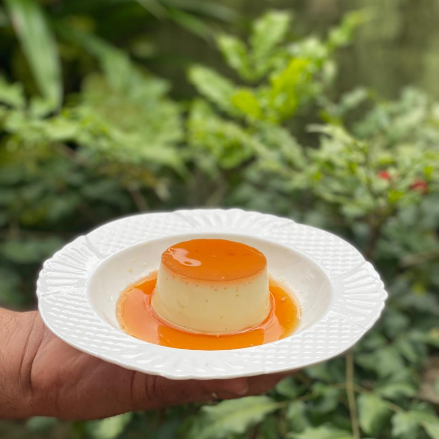 Um clássico pudim cremoso de leite condensado apx: 140ml