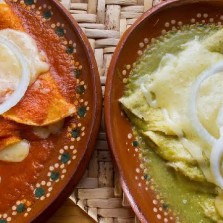 Chilaquiles Rojos con Huevos