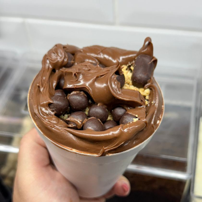 A opção perfeita para quem busca se deliciar com um copo de açaÍ no precinho <3 Tamanho ÚNICO 237ml, embalagem térmica.