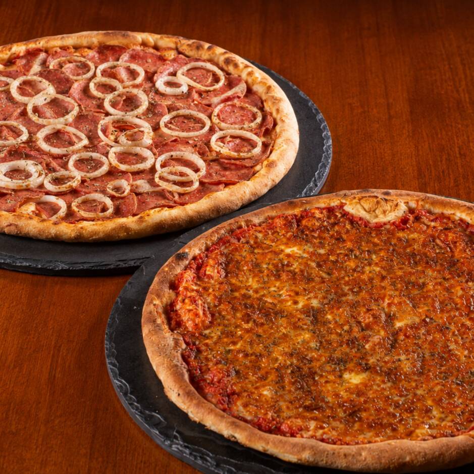 O combo perfeito para a família. 2 Pizzas Grandes de 35cm (8 fatias cada) nos sabores clássicos que todo mundo gosta:
Calabresa - Molho de tomate artesanal, queijo mussarela, linguiça calabresa, cebola e orégano.
Mussarela - Molho de tomate artesanal, queijo mussarela e orégano.