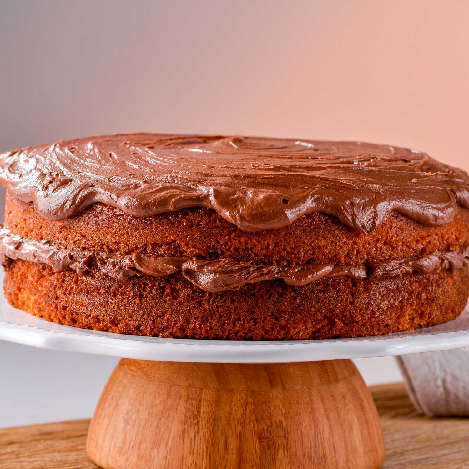 Bolo caseiro de leite da Vó, com recheio e cobertura cremosa feita com Nutella. Imagem meramente ilustrativa. Bolo pequeno serve até 8 fatias Bolo grande serve até 16 fatias