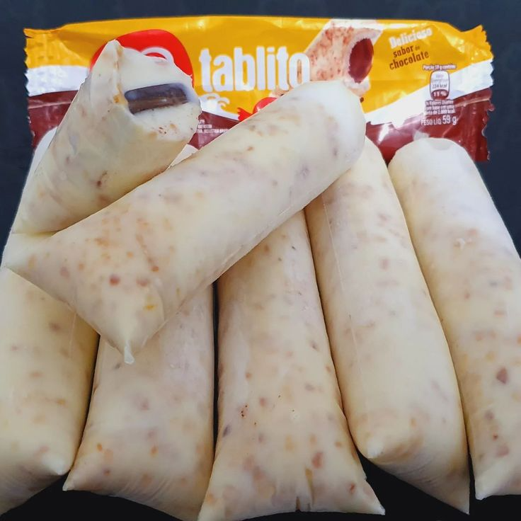 Geladinho de Tablito 🤎🥜
Uma combinação irresistível de cremosidade e crocância! Base cremosa de leite Ninho, recheio de chocolate meio amargo e uma deliciosa casquinha de chocolate branco com amendoim. Uma explosão de sabores a cada mordida!