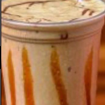 milke shake feito com sorvete de creme,cobertura de shocolate,leite integral