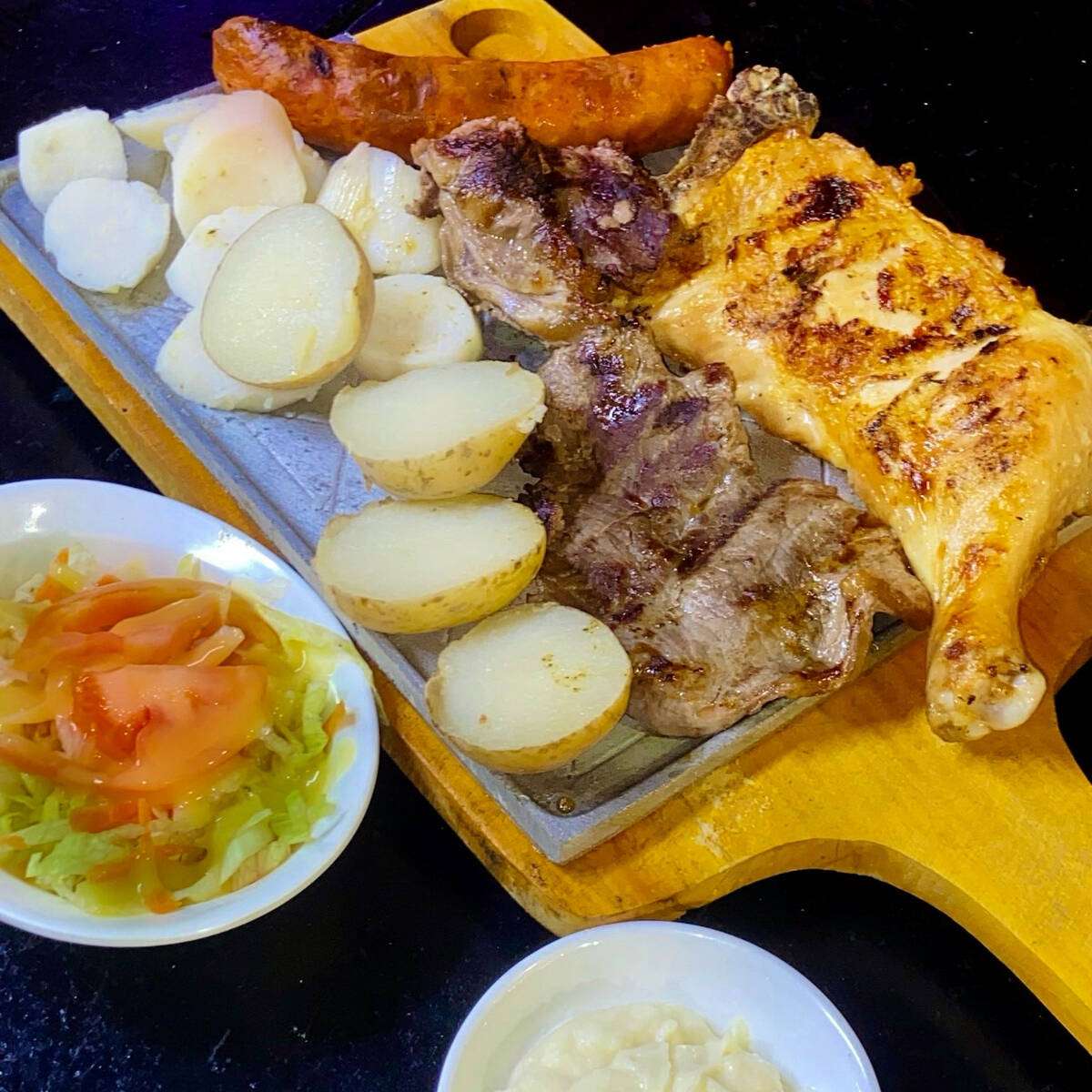 PARRILLADA CARNE+MUSLO+CHORIZO