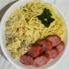Arroz ,Feijão de caldo, Farofa; Macarrão, Linguiça assada.