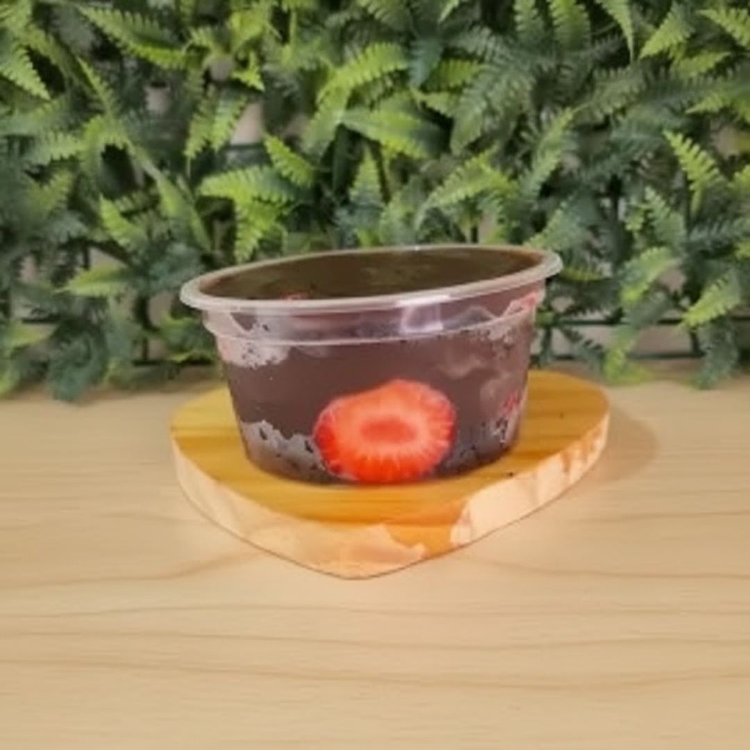 Massa a sua escolha com brigadeiro ao leite e morango fresco picado
( pote de 200ml)