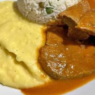 Puré de Papas con Guiso de Res