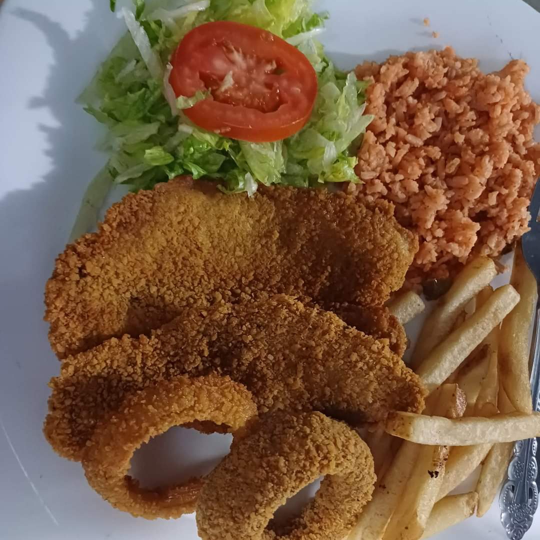 #2 Filete de Pescado Empanizado y Cóctel Camarón