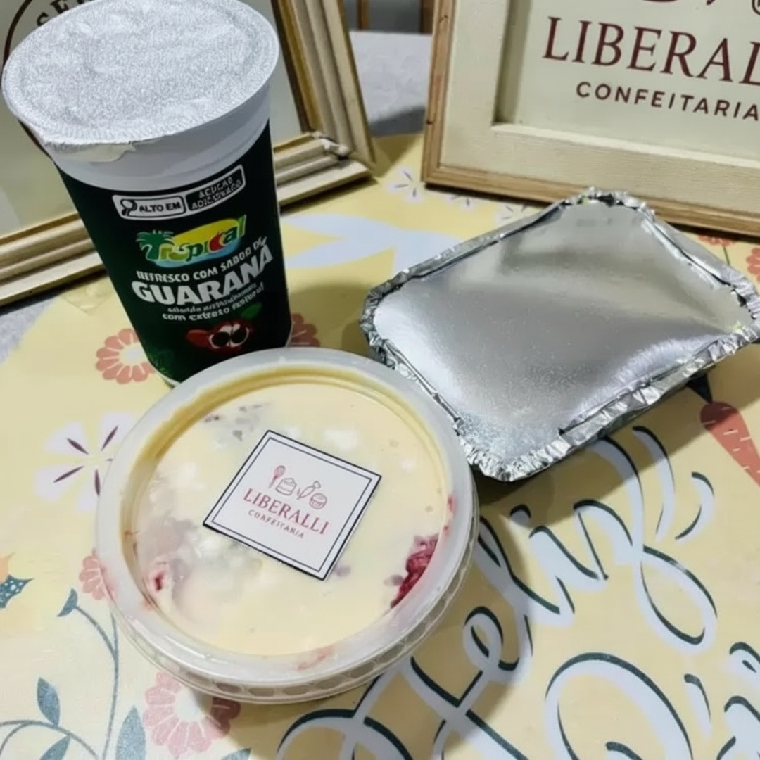 1 Empadão de Frango 220g com recheio cremoso e cream cheese (sem alteração) + 1 Bolo no Pote + 1 refresco sabor guaraná. Uma combinação especial para a hora do almoço ou para um lanche rápido. Aproveite com desconto!