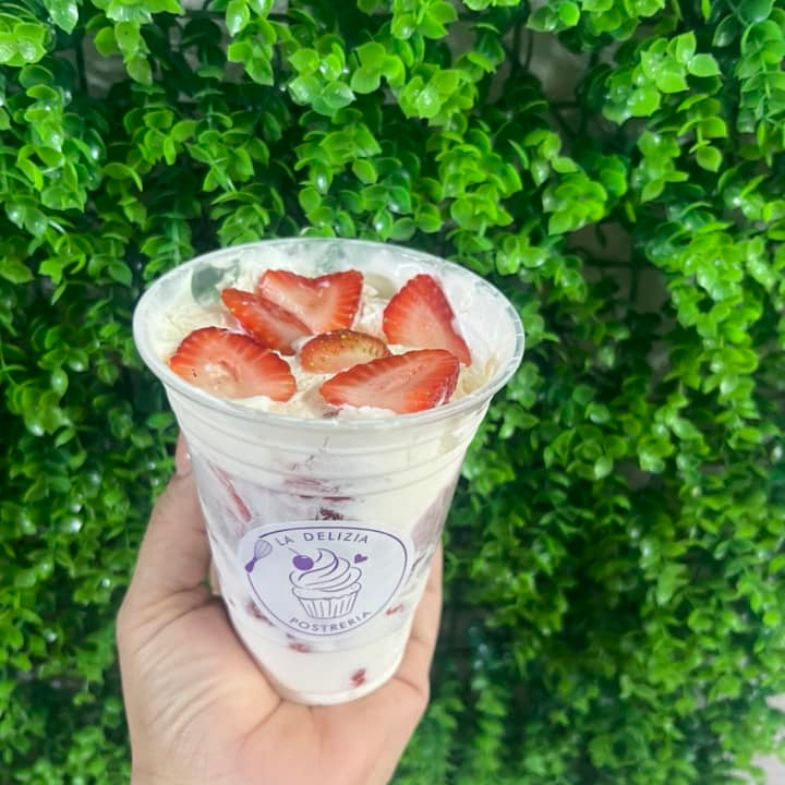 16 oz *Fresas con Crema Sencillas