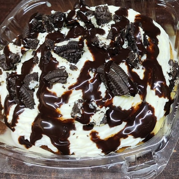 Roles de Canela 3 Leches con Chantilli y Chocolate