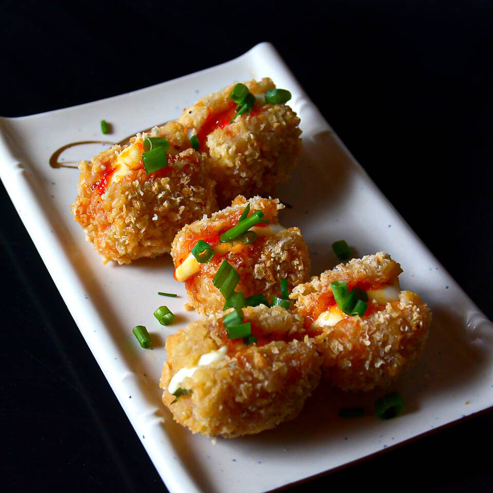Bolinho crocante por fora e cremoso por dentro, recheado com salmão fresco e temperado na medida certa. Uma entrada deliciosa que conquista pelo sabor e textura irresistíveis.