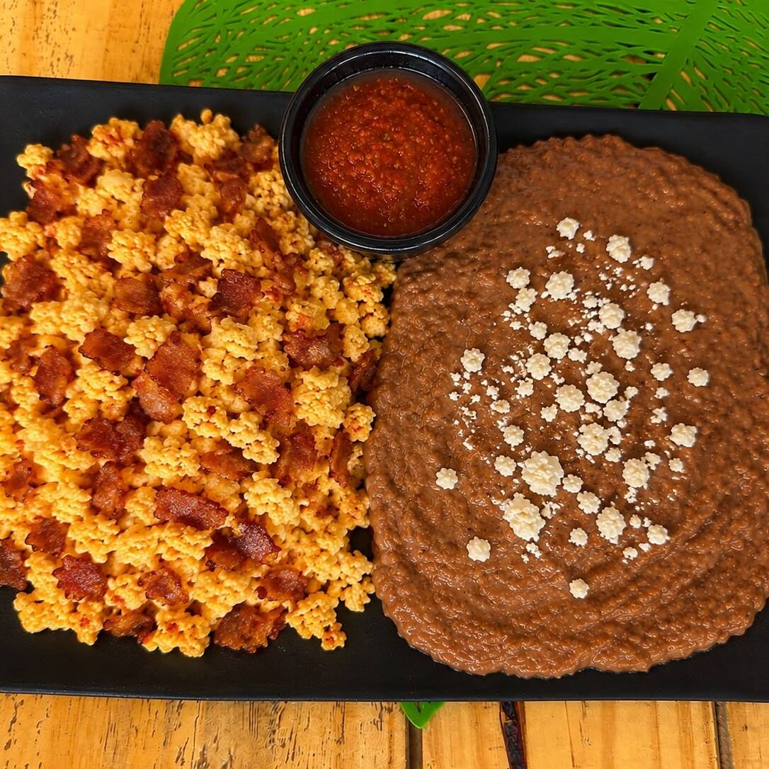 Huevito Revuelto con Tocino