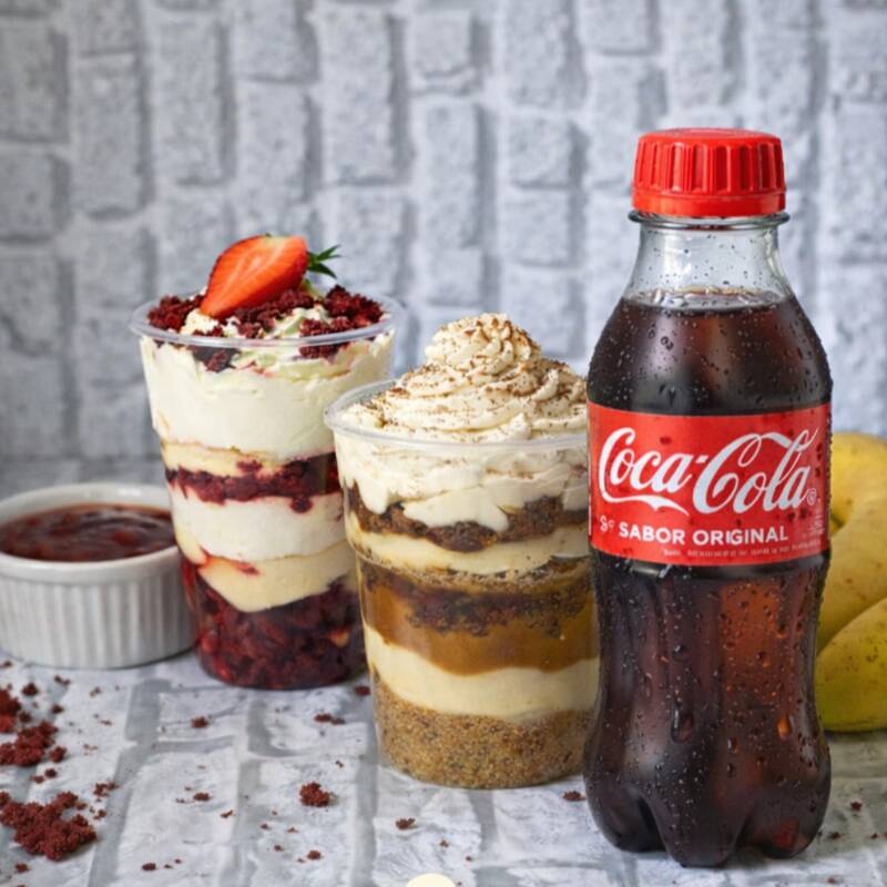 Sabe aquele combo perfeito pra salvar o dia? É esse! Dois doces artesanais, feitos com todo capricho, sabor de sobremesa caseira e aquele toque especial que só a gente coloca — acompanhados de um refri geladinho pra completar a experiência. É a escolha certa pra matar a vontade de doce, dividir com alguém especial… ou não dividir e ser feliz sozinha mesmo 😌💛 Doce na medida, carinho em dobro e refrescância pra fechar com chave de ouro!