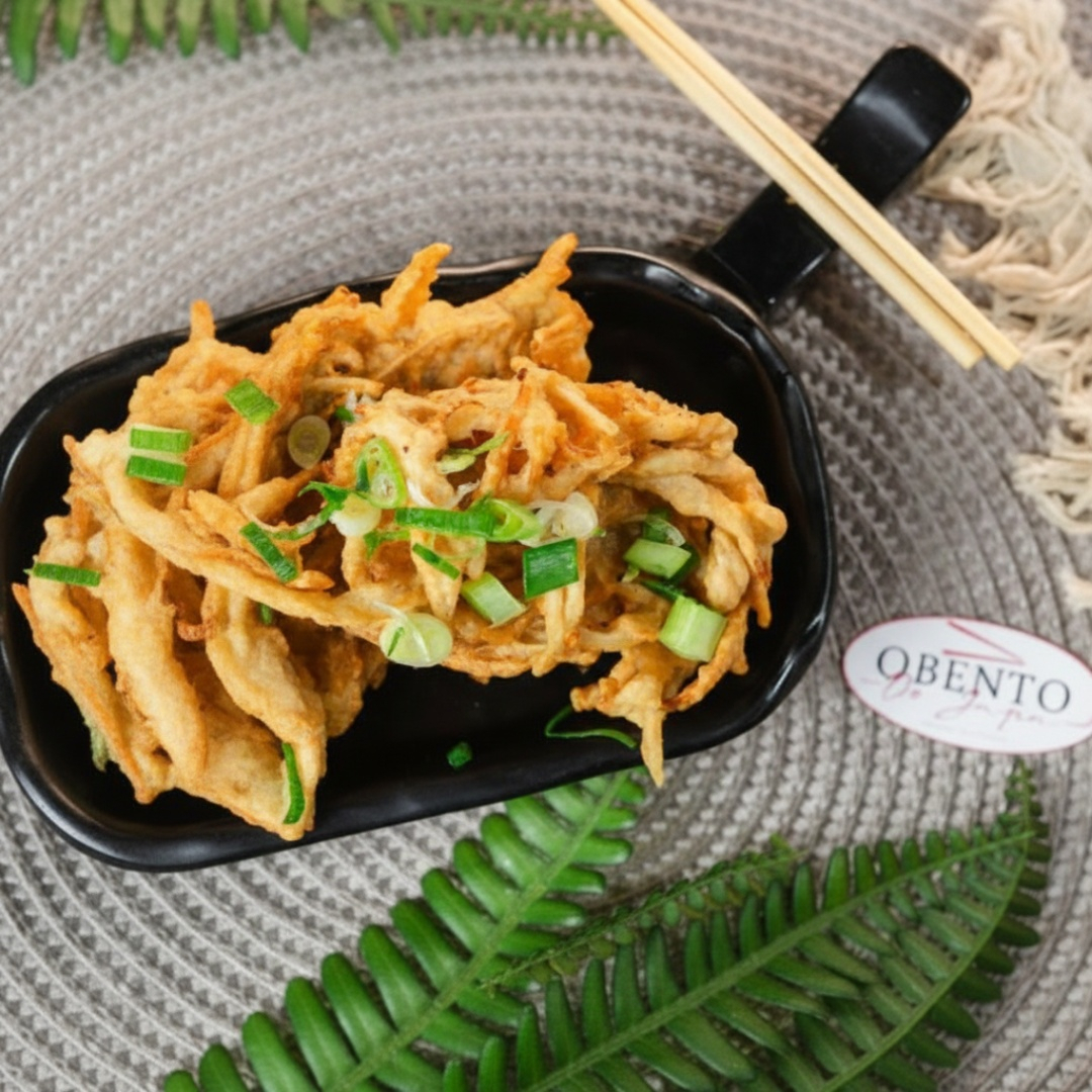 Legumes frescos empanados em massa leve e crocante, fritos na hora. Uma porção dourada, sequinha e cheia de sabor.