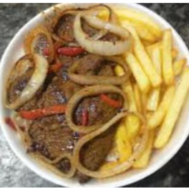 Arroz, feijão, batata feita e figado com cebola