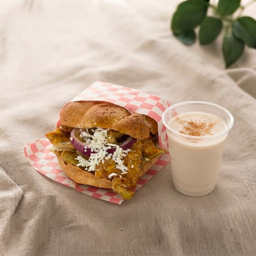 Torta de Chilaquiles + Agua del Día 1/2 LT