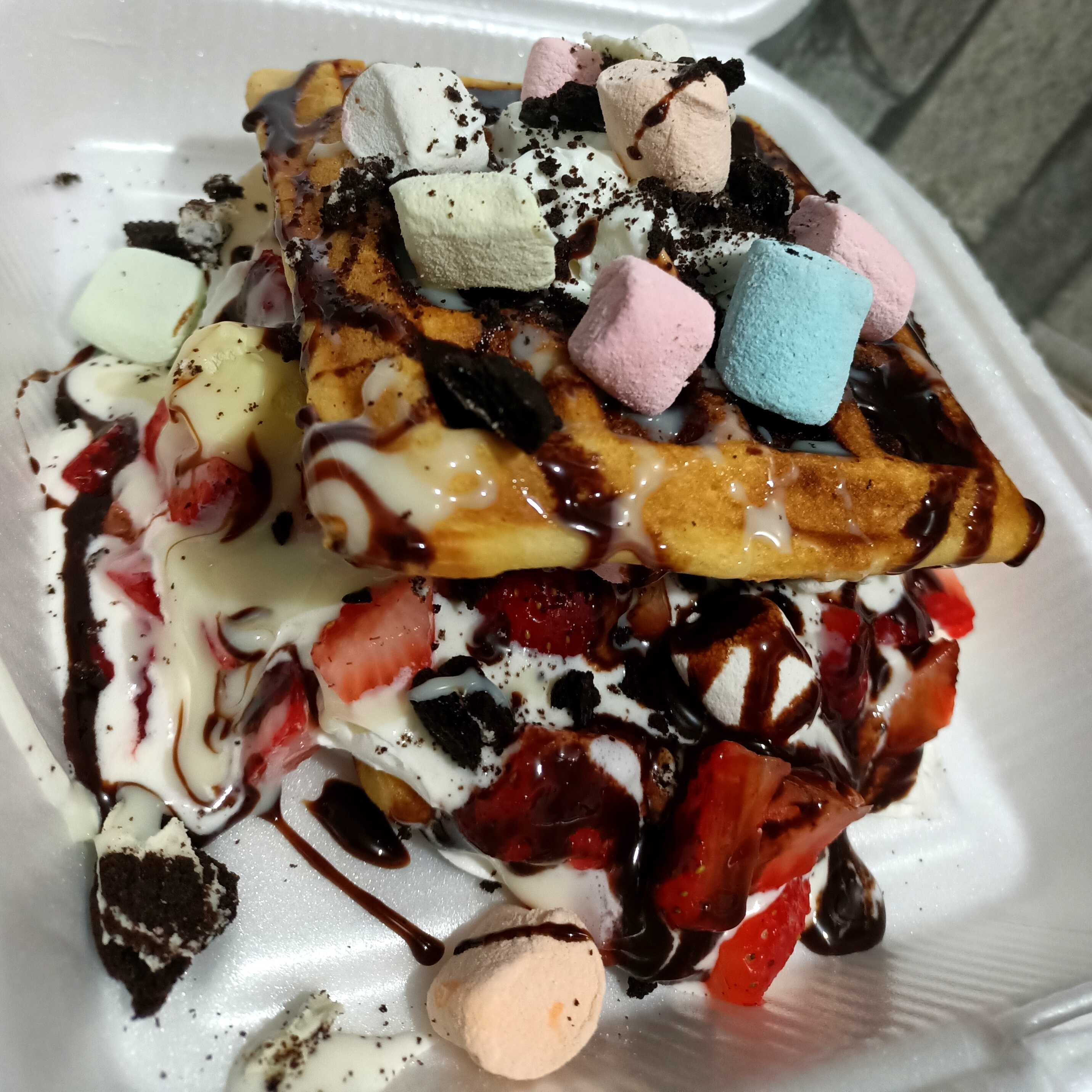 Sandwich de Waffles de Fresas con Crema