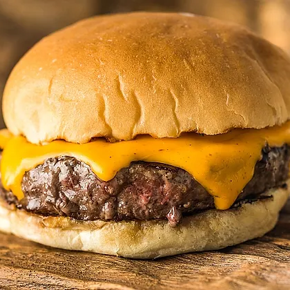 CheeseBurger con Papas