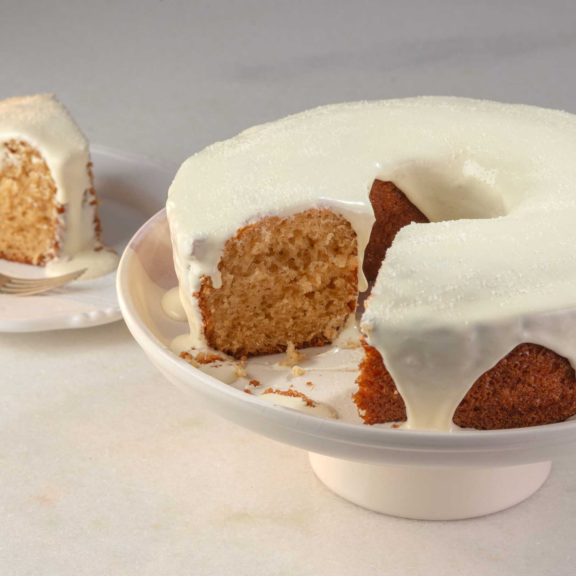 Delicioso Bolo caseiro de leite, com cobertura de mousse feita com Leite Ninho, polvilhado com Leite Ninho. Imagem meramente ilustrativa.
Bolo pequeno serve até 8 fatias
Bolo grande serve até 16 fatias