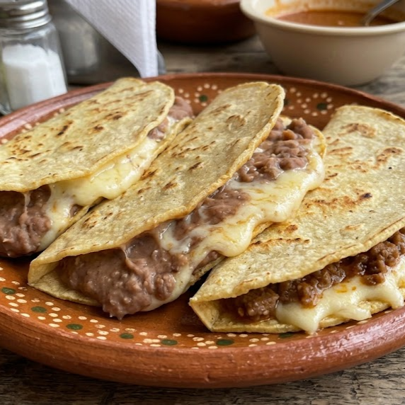 Quesadillas de Maíz Frijoles con Queso