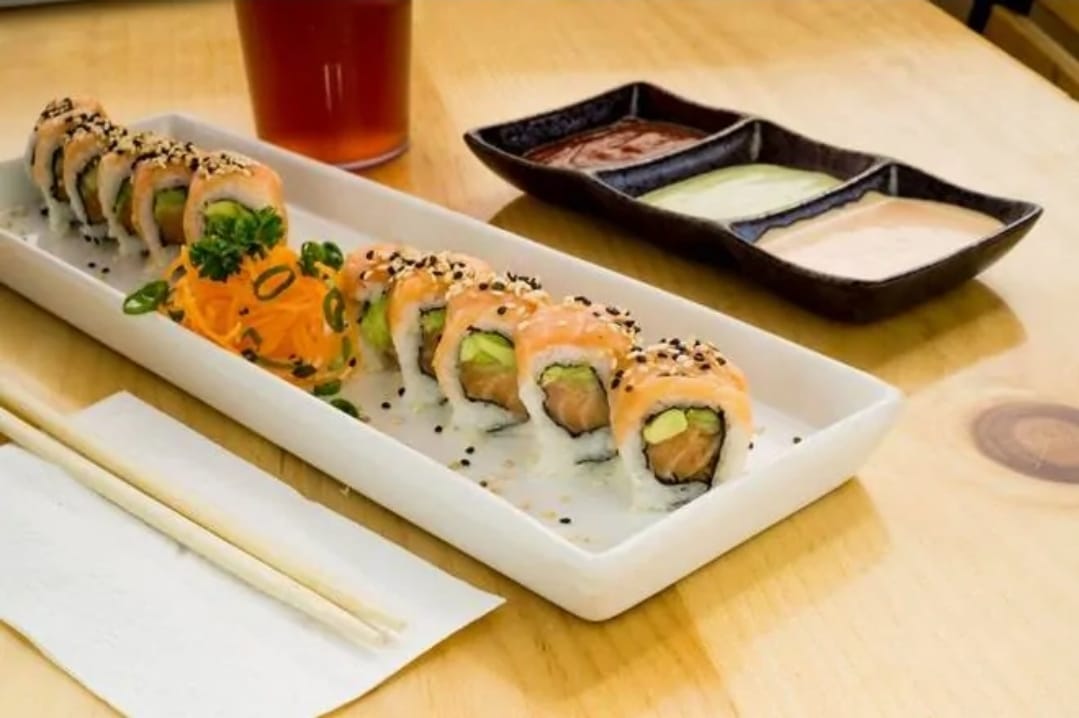 SAKE MAKI ROLL