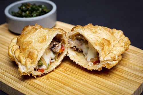 Empanada De Carne Con Pimientos