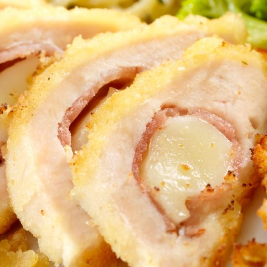 PECHUGA RELLENA DE JAMON Y QUESILLO EMPANIZADA