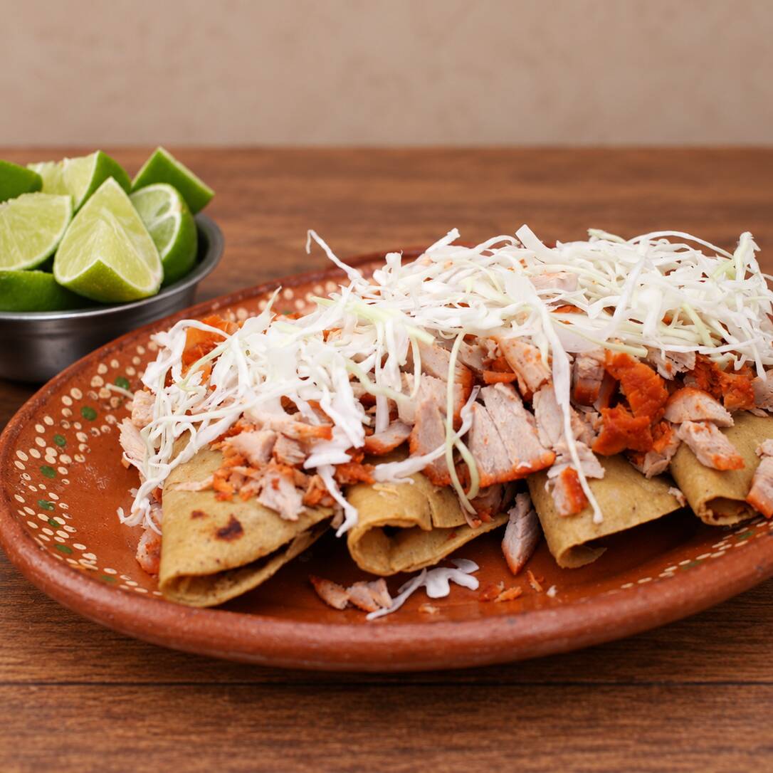 Taco Dorado con Carnitas